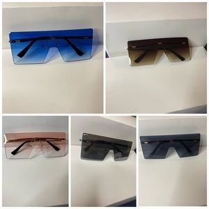 Oversized shades 🛍